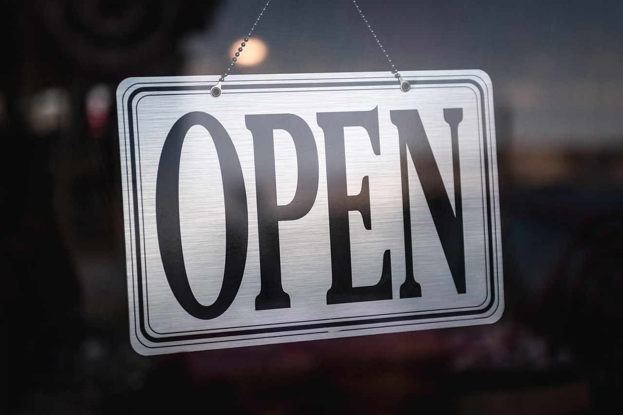 Apa Itu Outlet? Pengertian, Jenis, dan Fungsinya dalam Bisnis